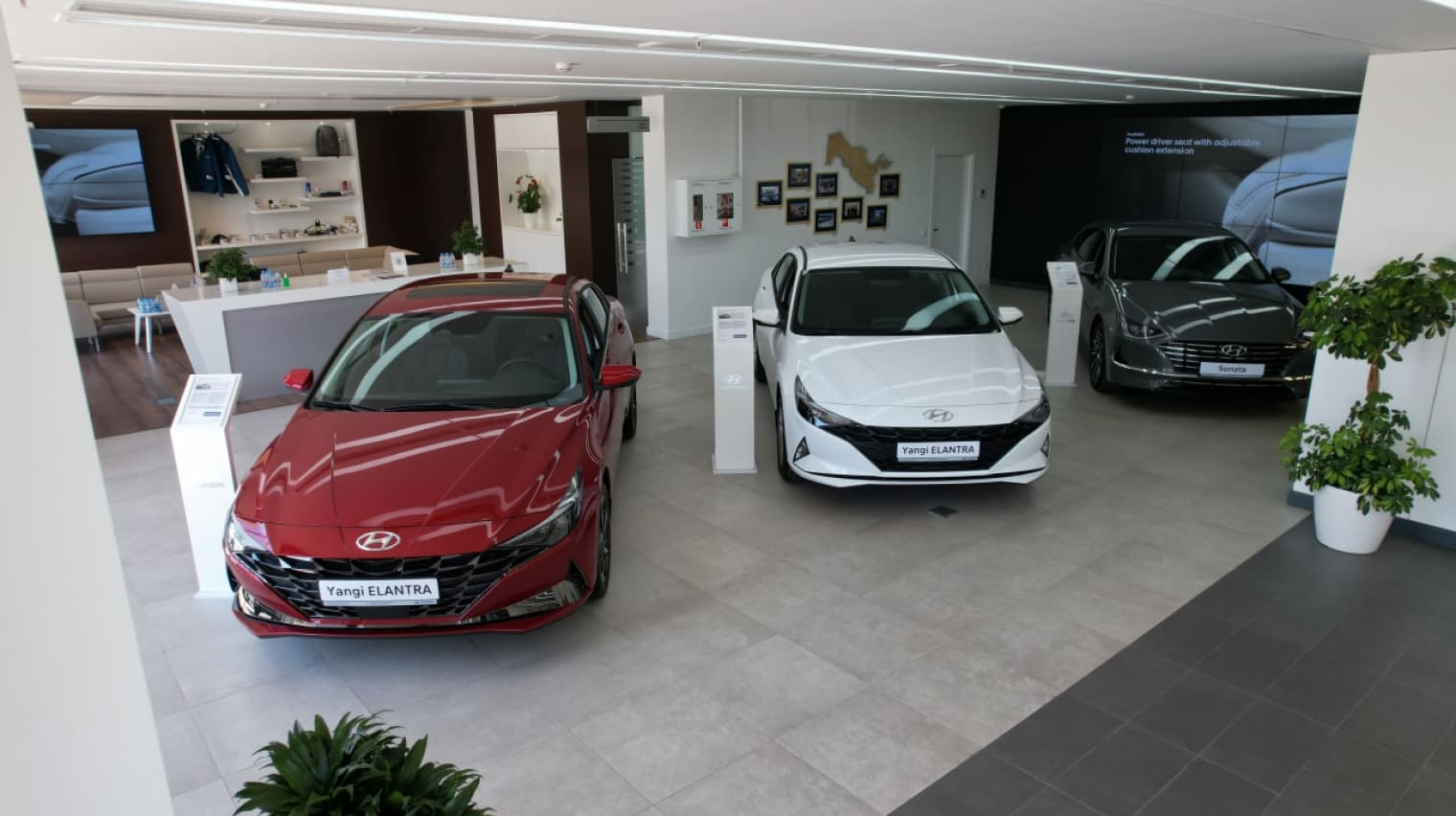 Construction of a HYUNDAI car dealership — photo 4