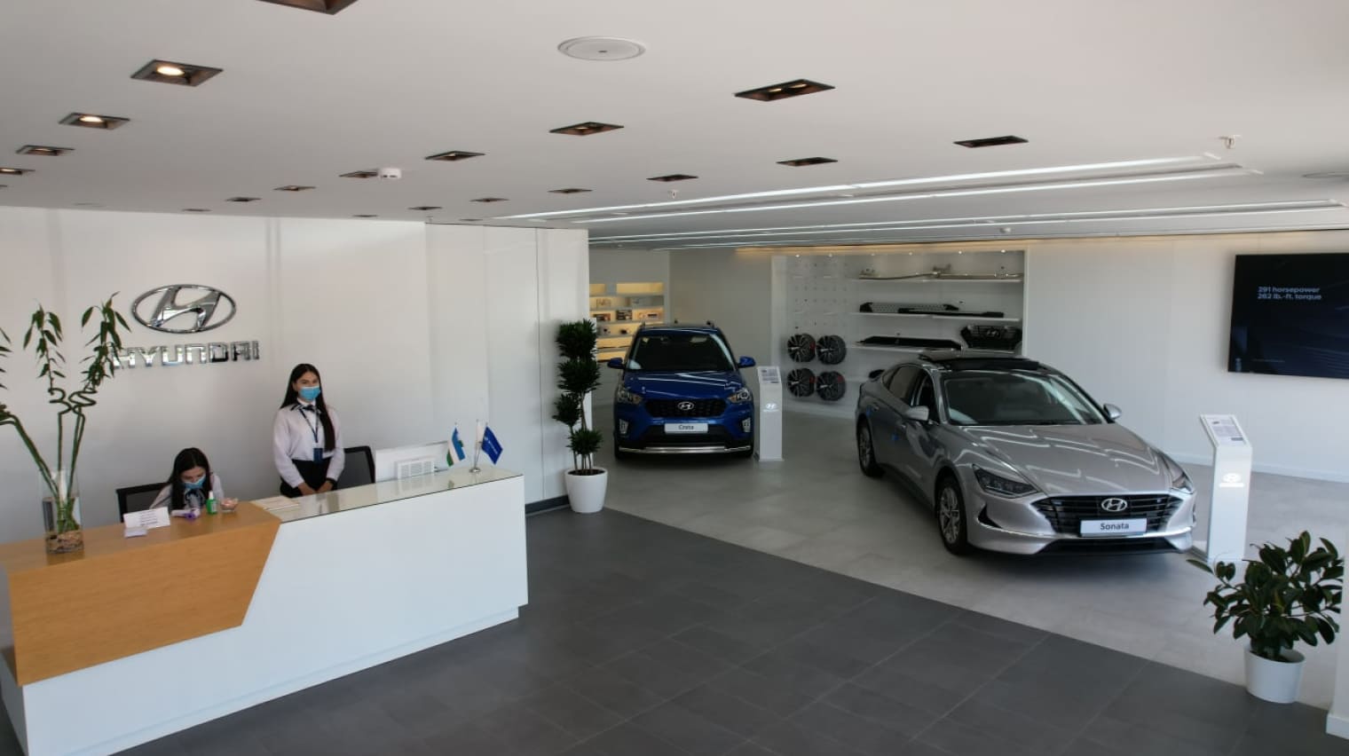 Construction of a HYUNDAI car dealership — photo 3