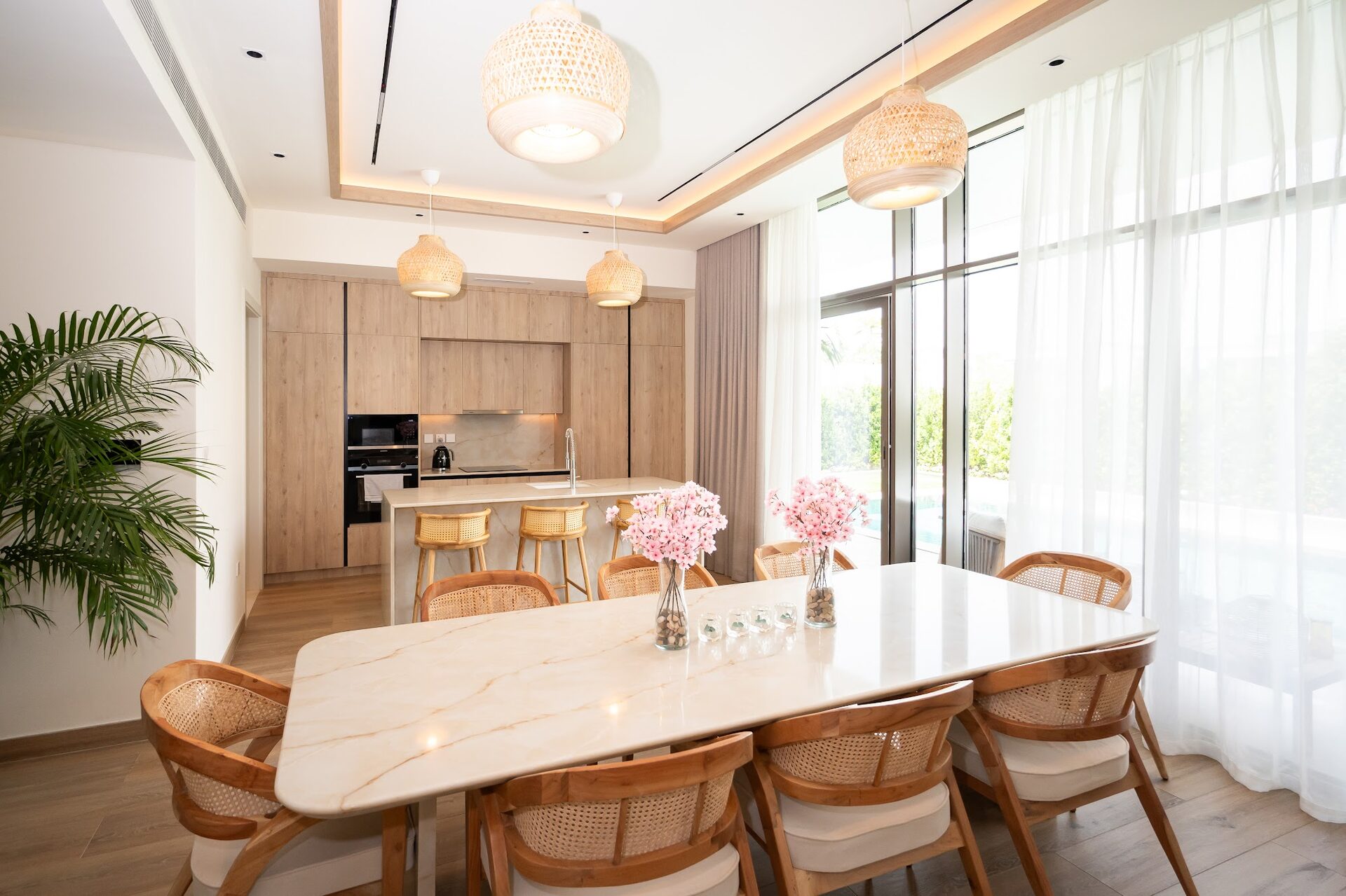 Villa renovation in Dubai — dining area and kitchen