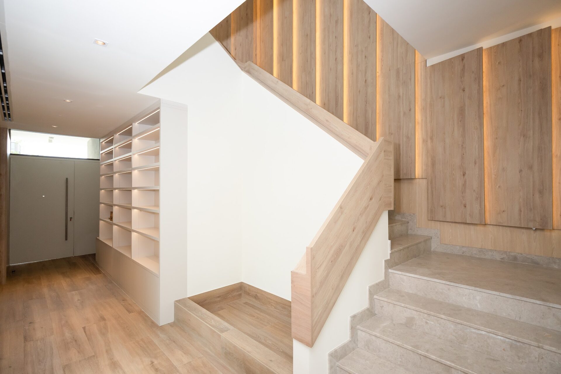 Villa renovation in Dubai — staircase with lighting